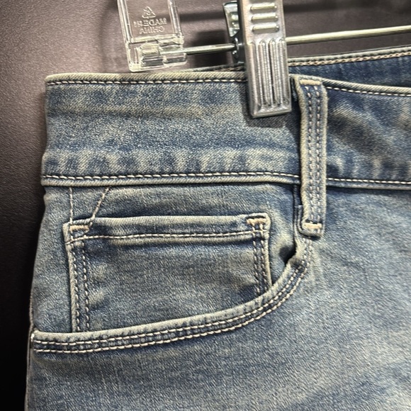 APT.9 Mid Rise Medium wash,short,cuffed shorts, 5 pocket, zip fly,,belt loops - Picture 3 of 10